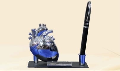 metal table top blue heart with pen